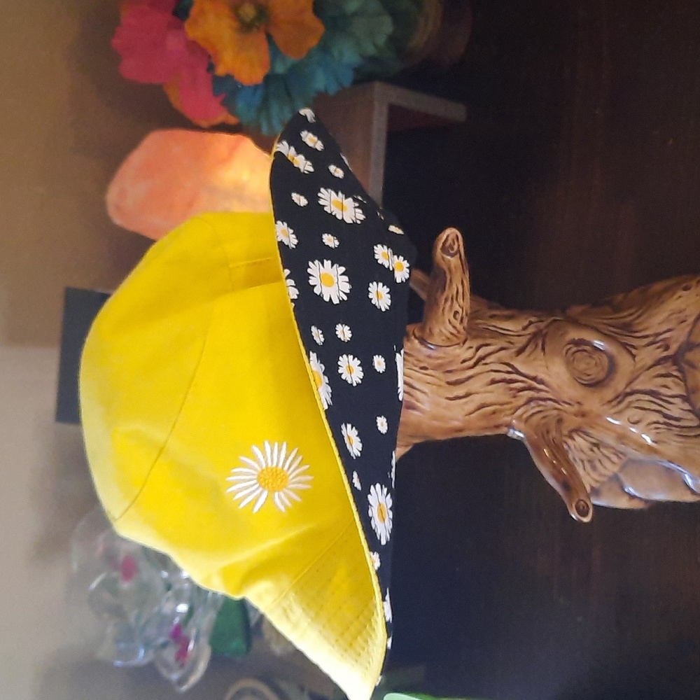 Bucket hats. - Picture 4 of 4